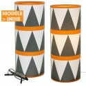 Lampe design orange et triangles noir et blanc